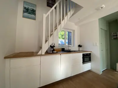 Cuisine ou kitchenette dans l'établissement Duplex cinéma - centre historique Tours