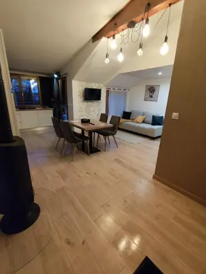Télévision ou salle de divertissement dans l'établissement Le chalet de l'amitié