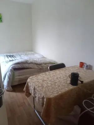 Un ou plusieurs lits dans un hébergement de l'établissement chambre à louer en nuité