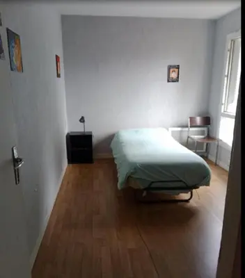 Un ou plusieurs lits dans un hébergement de l'établissement chambre à louer en nuité