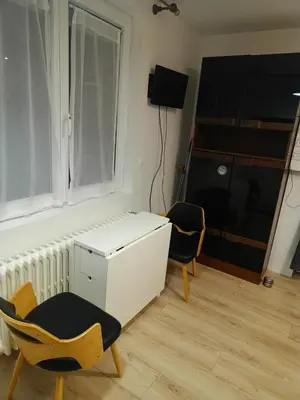Télévision ou salle de divertissement dans l'établissement Studio quartier hôpital et université