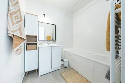 Salle de bains dans l'établissement Le Logis Madeleine - Maison Cosy