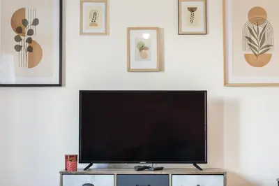 Télévision ou salle de divertissement dans l'établissement Le Logis Madeleine - Maison Cosy