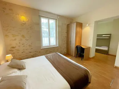 Un ou plusieurs lits dans un hébergement de l'établissement Gîte en Val de Loire: confort, jardin, parking et WiFi inclus - FR-1-491-452