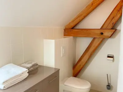 Salle de bains dans l'établissement Gîte en Val de Loire: confort, jardin, parking et WiFi inclus - FR-1-491-452