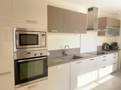 Cuisine ou kitchenette dans l'établissement Gîte en Val de Loire: confort, jardin, parking et WiFi inclus - FR-1-491-452