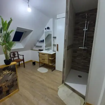 Salle de bains dans l'établissement 4 Chambres et dortoir 5x90