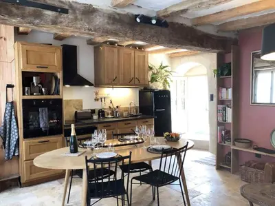 Cuisine ou kitchenette dans l'établissement Le Petit Clos d'Anjou avec Bain nordique et sauna