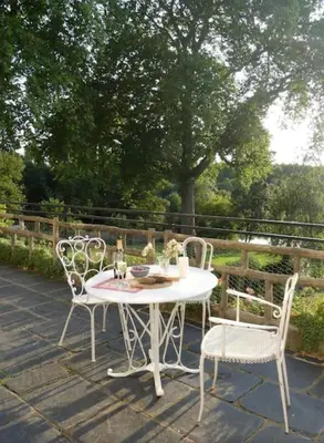 Balcon ou terrasse dans l'établissement Maison de famille de charme en pleine nature en bord de rivière à 20 min d'Angers