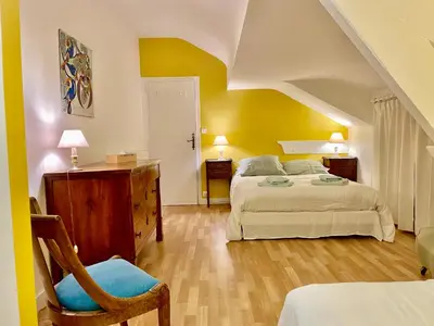 Un ou plusieurs lits dans un hébergement de l'établissement Maison de famille de charme en pleine nature en bord de rivière à 20 min d'Angers