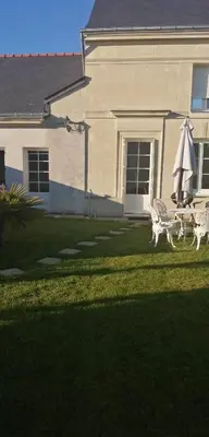 Jardin de l'établissement gîte chez Sandra Entrée indépendante