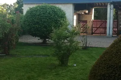 Jardin de l'établissement gîte chez Sandra Entrée indépendante