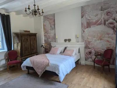 Un ou plusieurs lits dans un hébergement de l'établissement Gîte du Château de saint Saturnin sur Loire