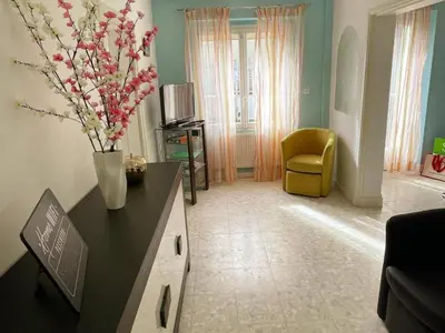 Télévision ou salle de divertissement dans l'établissement Gîte familial spacieux près de Villandry, avec jardin, pétanque et WIFI - FR-1-381-595