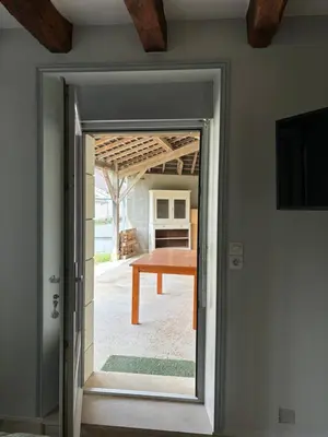 Télévision ou salle de divertissement dans l'établissement Le petit clos