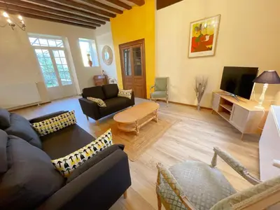 Coin salon dans l'établissement Gîte tout confort avec garage et WIFI à Preuilly-sur-Claise - FR-1-381-596