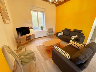 Coin salon dans l'établissement Gîte tout confort avec garage et WIFI à Preuilly-sur-Claise - FR-1-381-596