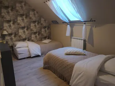 Un ou plusieurs lits dans un hébergement de l'établissement Des Roux et des Pious Suite de 35 à 60 m2 et 3 chambres pour groupe de 2 à 6 personnes