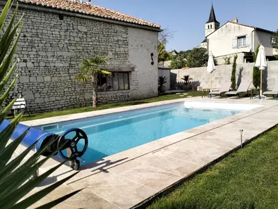 Piscine de l'établissement La Maison de Siam ou située à proximité