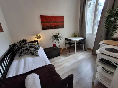 Coin salon dans l'établissement Appartement plein centre chez Eric n3