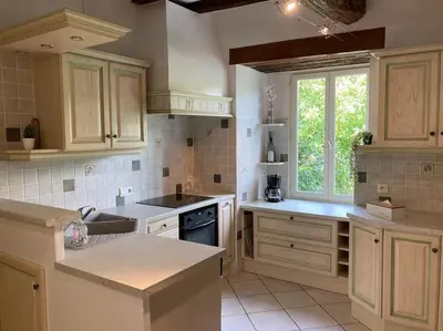 Cuisine ou kitchenette dans l'établissement Le logis des diligences - Vue sur le château