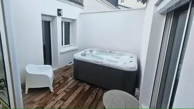 Un ou plusieurs lits dans un hébergement de l'établissement Belle Maison Loft patio jacuzzi clim Tours