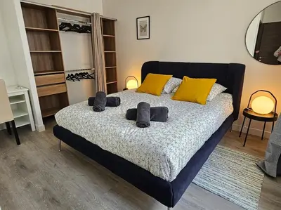 Un ou plusieurs lits dans un hébergement de l'établissement Belle Maison Loft patio jacuzzi clim Tours