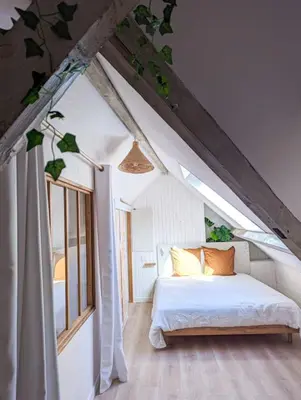 Un ou plusieurs lits dans un hébergement de l'établissement Jungle's Tours Une Oasis en Plein Cœur de la Ville
