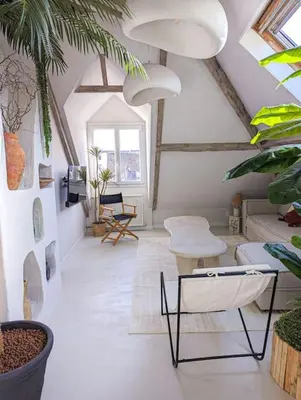 Coin salon dans l'établissement Jungle's Tours Une Oasis en Plein Cœur de la Ville