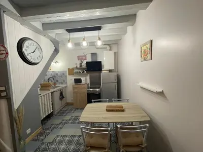 Cuisine ou kitchenette dans l'établissement Jolie Maison de Ville