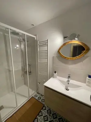 Salle de bains dans l'établissement Jolie Maison de Ville