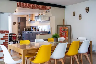 Coin salon dans l'établissement Grande maison 11 pers piscine & Châteaux Loire