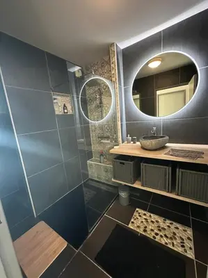 Salle de bains dans l'établissement Superbe Maison familiale