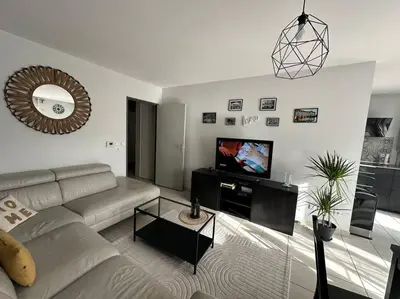 Télévision ou salle de divertissement dans l'établissement Superbe Maison familiale