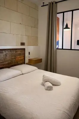 Un ou plusieurs lits dans un hébergement de l'établissement Studio Lumière - Pause lumineuse à 5 min du Zoo