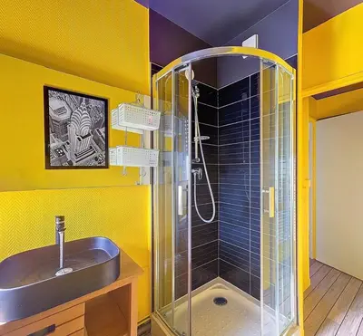 Salle de bains dans l'établissement La Petite Girafe - centre-ville - Wifi