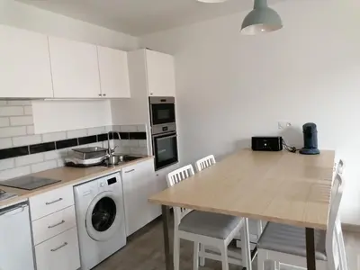 Cuisine ou kitchenette dans l'établissement Chamaillard 1, calme, draps fournis