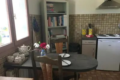 Cuisine ou kitchenette dans l'établissement Maison à la ferme Grenetemy