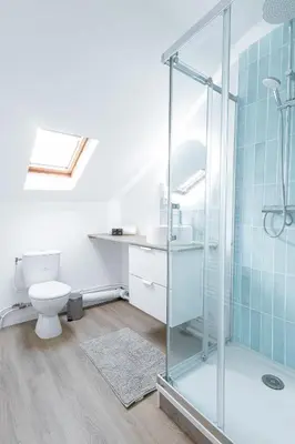 Salle de bains dans l'établissement La Mancelle - 6 Personnes - Plein cœur du Mans