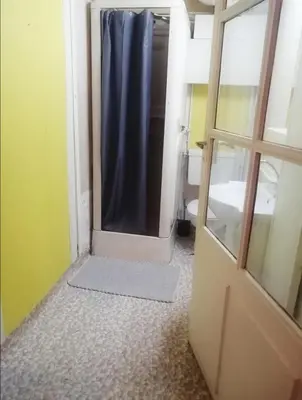 Salle de bains dans l'établissement Relais Art Bien-Etre Lumineux Doué en Anjou