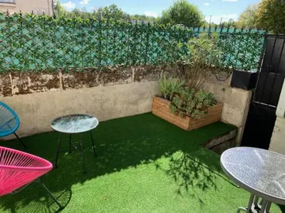 Jardin de l'établissement Le Logis du Quai