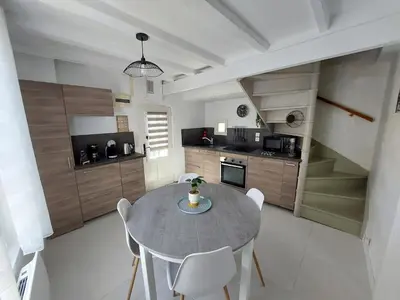Cuisine ou kitchenette dans l'établissement Le Logis du Quai