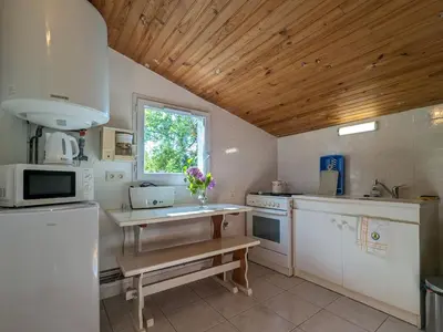 Cuisine ou kitchenette dans l'établissement Chambres d'hôtes avec jardin près des châteaux de la Loire - FR-1-591-666