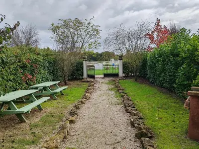 Jardin de l'établissement Gites de groupe à Richelieu