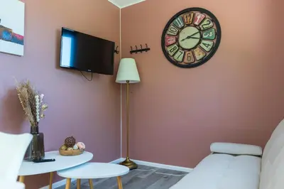 Télévision ou salle de divertissement dans l'établissement Tiny T, 4 personnes Loches, proche zoo de Beauval