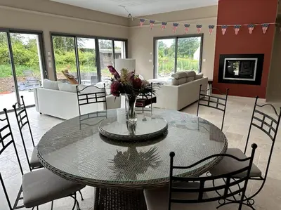 Cuisine ou kitchenette dans l'établissement La maison d'Armelle