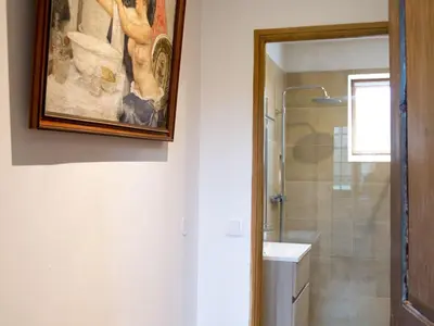 Salle de bains dans l'établissement Gîte historique au château de charme proche du Mans - FR-1-410-453