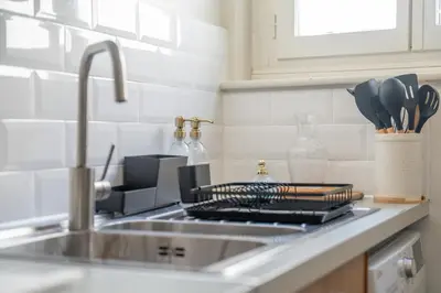 Cuisine ou kitchenette dans l'établissement Le Nid du Cygne - By PrestiPlace