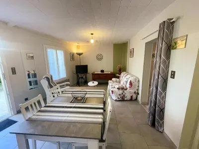 Cuisine ou kitchenette dans l'établissement Gîte charmant à Montbazon avec terrasse, jardin et parking - FR-1-381-599
