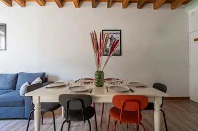 Coin salon dans l'établissement La Grande Vadrouille - 8 personnes en hyper centre